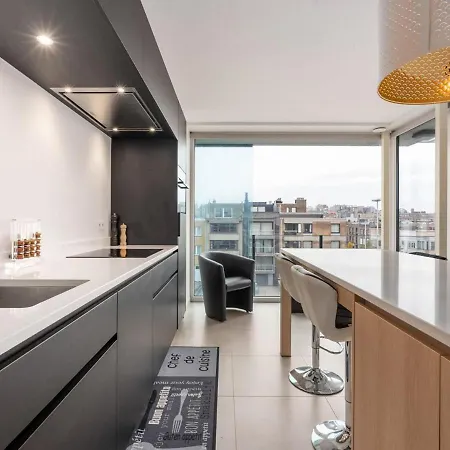 Stylish Near The Center *